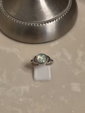 Silver and White Colorburst Cabochon Ring Size 6.5